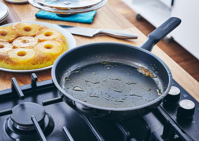Tupperware Tupperware Universal Cookware 24cm/9.4in Frypan with Coating tupperware_ww_st_2008_0019.jpg